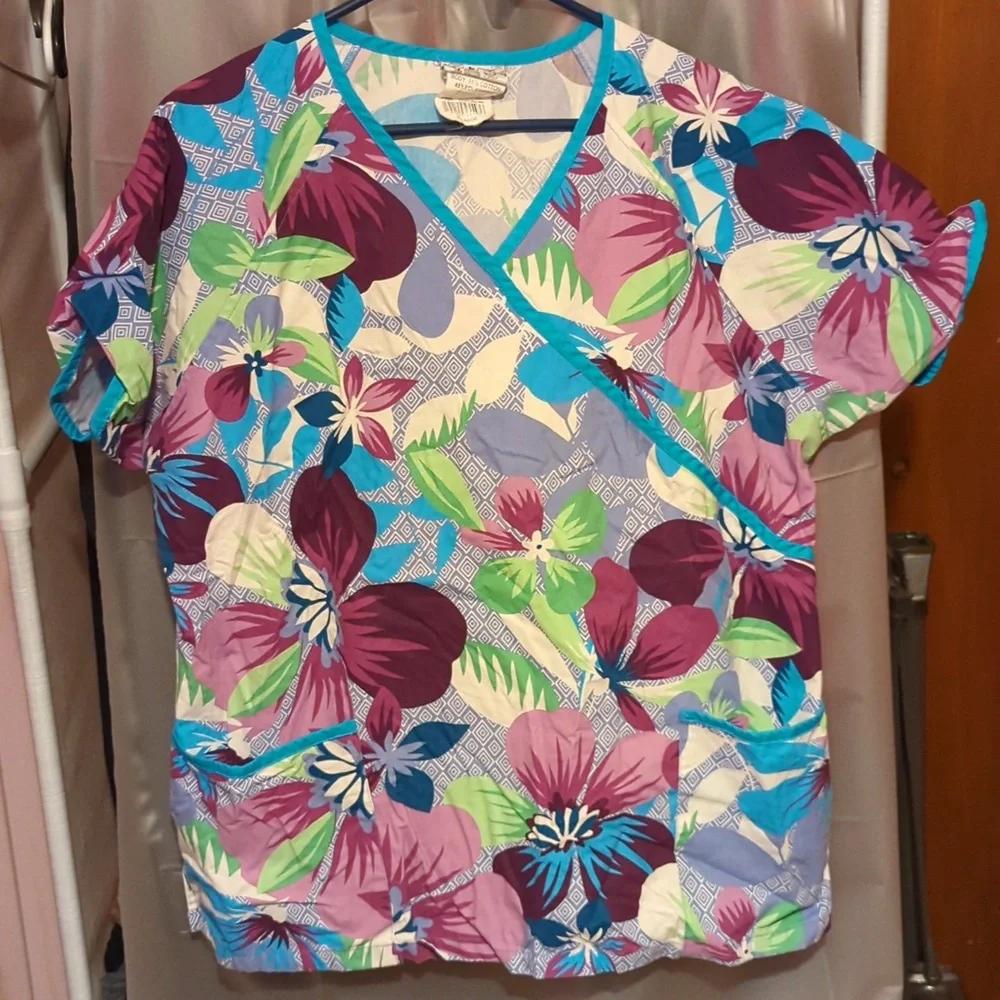 Scrub top - Picture 1 of 4